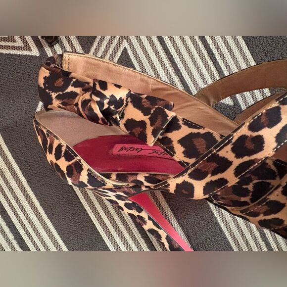 Betsey Johnson Leopard Satin Open Toe Heels Size 9 - Picture 14 of 14